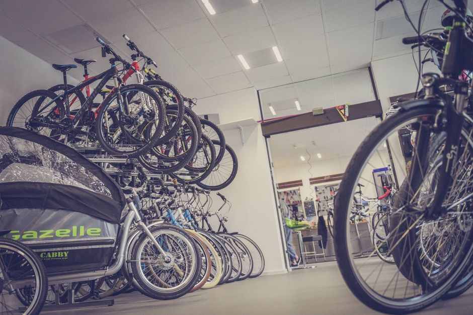 Vélos neufs exposés dans le magasin VELOLOGUE à Saint-Paul